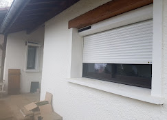 Volet roulant blanc en rénovation sur fenêtre